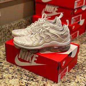 Nike Air Vapormax Plus Men’s 7.5/Women’s 9